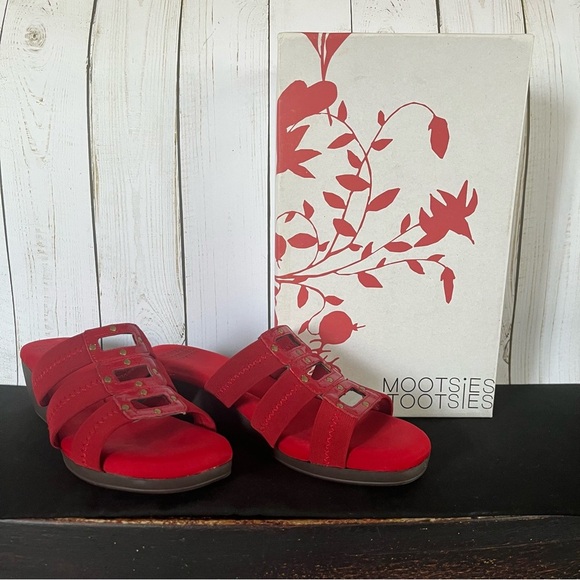 Mootsie Tootsie Stretch Women’s Red Wedge Strappy Sandal 2" Heel Size 7 M - Picture 1 of 6